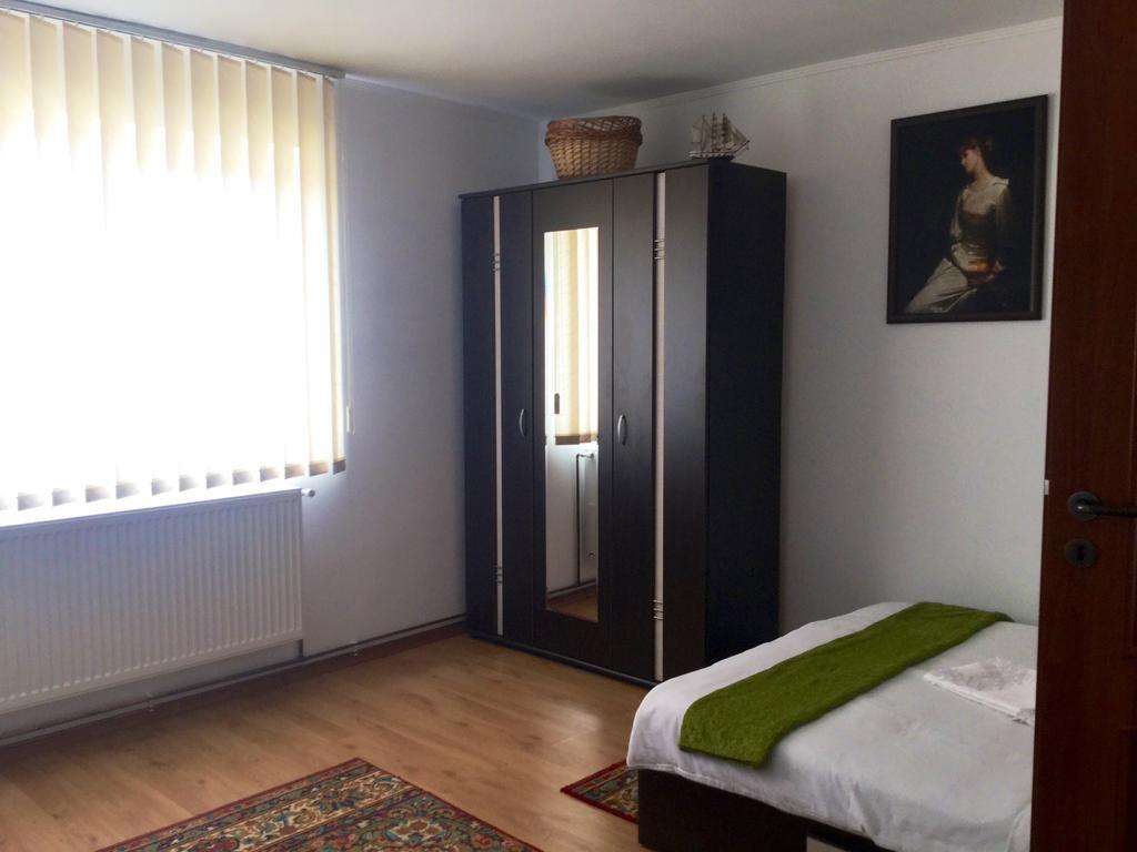 Отель Casa Bella Турда Экстерьер фото