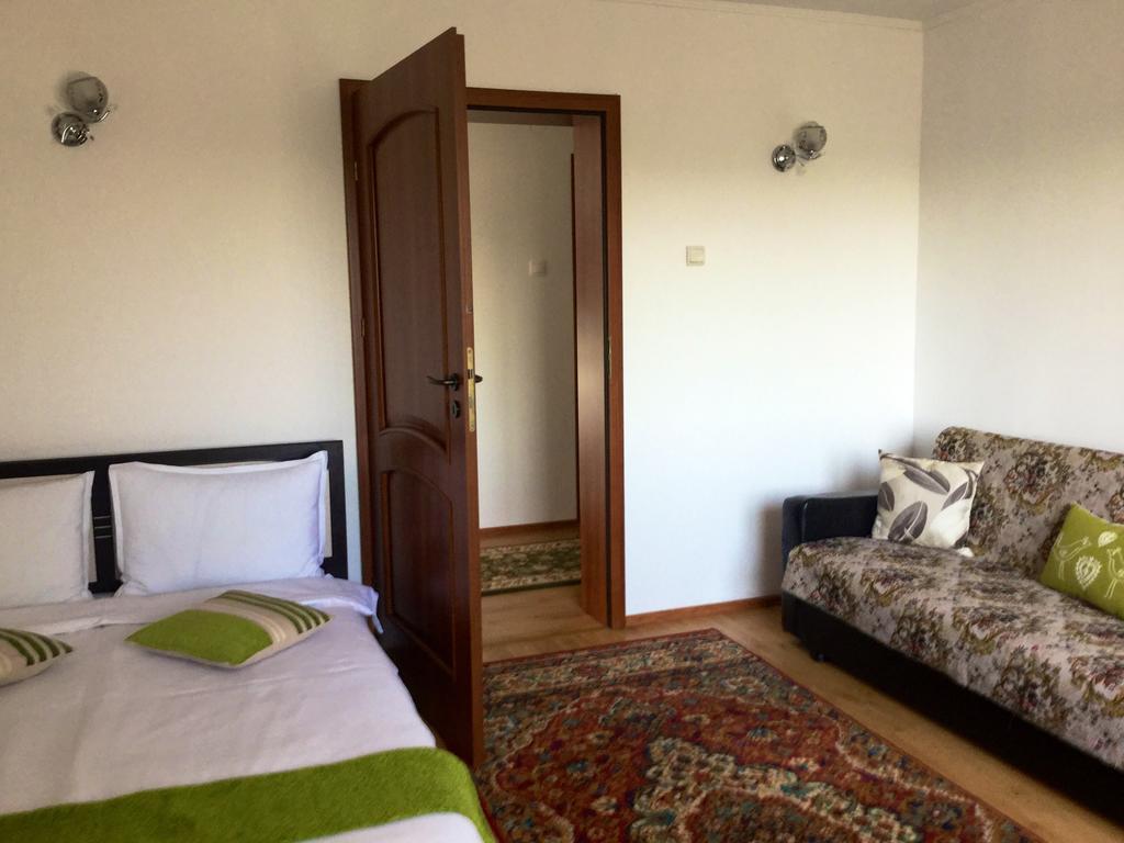 Отель Casa Bella Турда Экстерьер фото