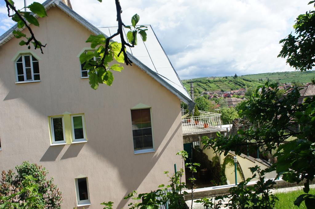 Отель Casa Bella Турда Экстерьер фото