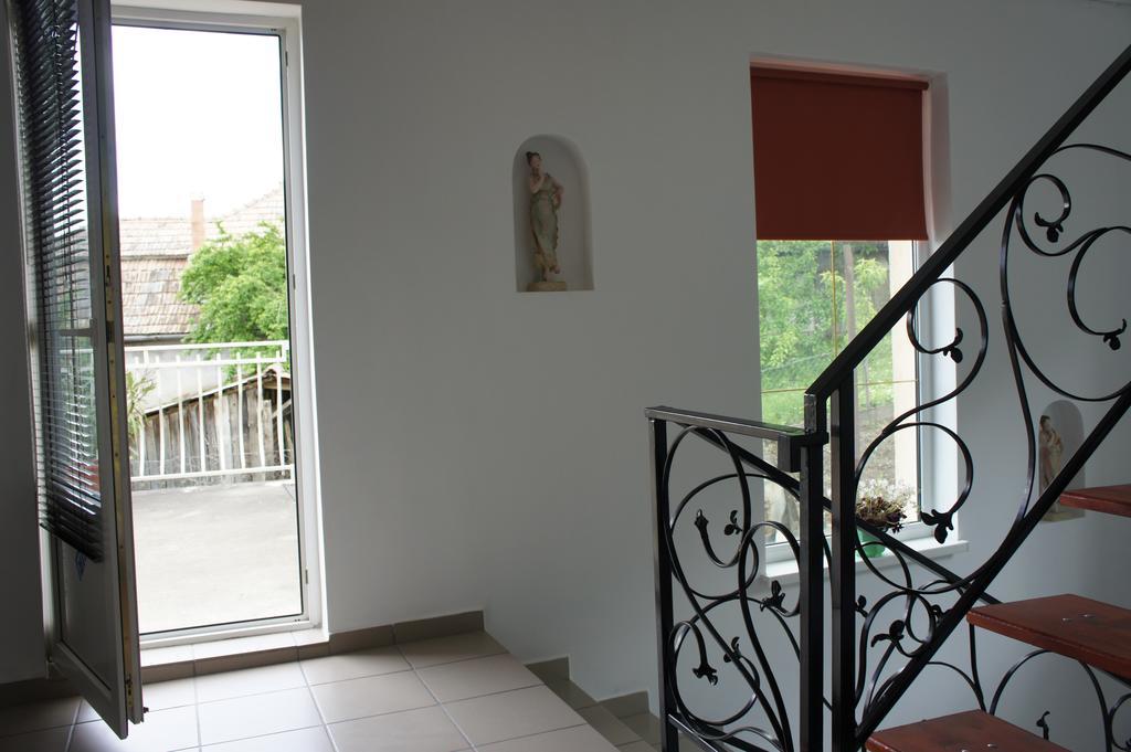 Отель Casa Bella Турда Экстерьер фото